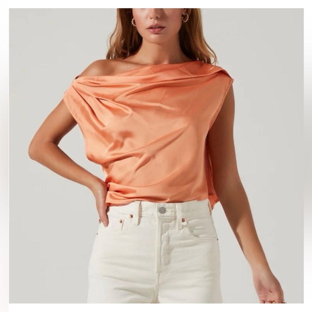 NWOT ASTR Ceres Top in Melon Size XS
